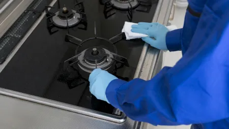 拭き上げ・取付作業