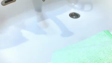 磨き・水拭き作業